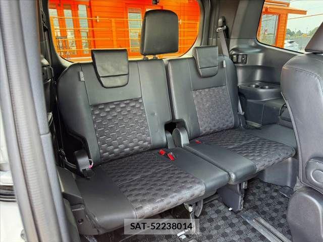 Toyota VOXY 2022-03 8369651-20