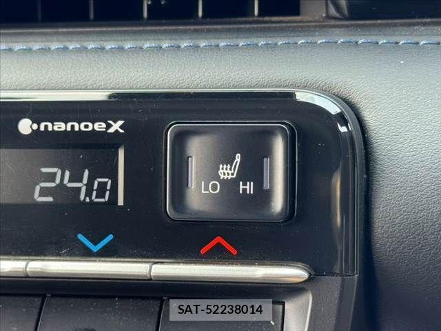 Toyota VOXY 2022-03 8369651-29