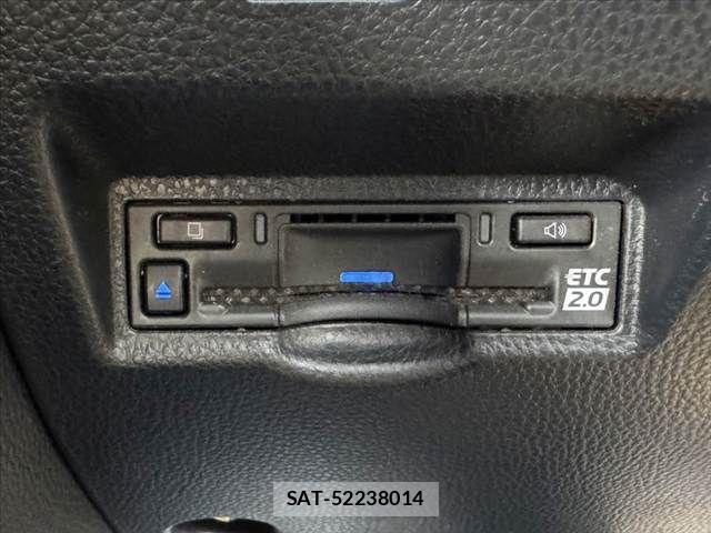 Toyota VOXY 2022-03 8369651-4