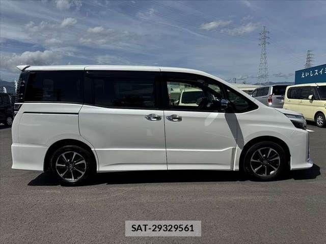 Toyota VOXY 2020-07 8369664-10