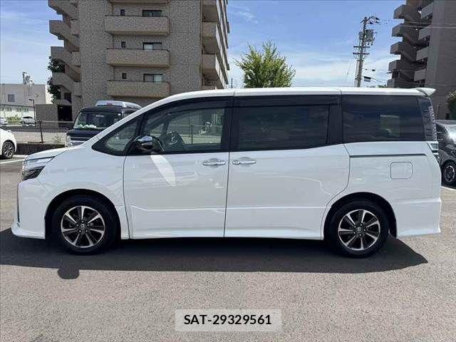 Toyota VOXY 2020-07 8369664-11
