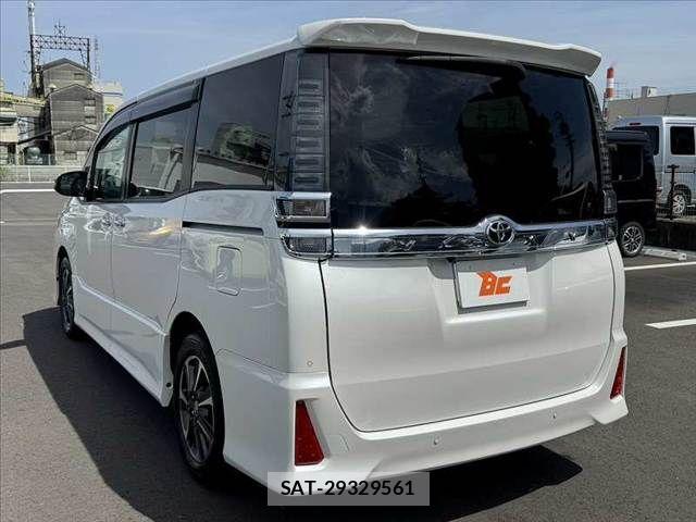Toyota VOXY 2020-07 8369664-12