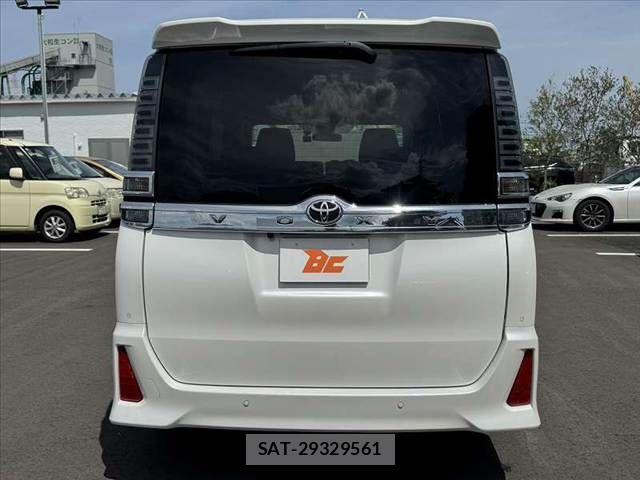 Toyota VOXY 2020-07 8369664-13