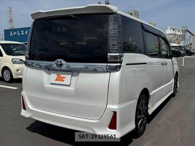 Toyota VOXY 2020-07 8369664-14