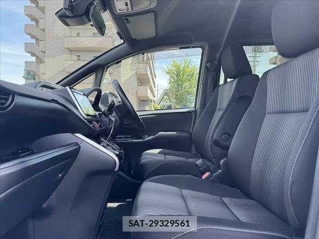 Toyota VOXY 2020-07 8369664-16