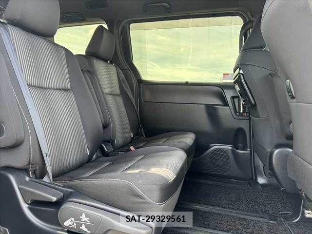 Toyota VOXY 2020-07 8369664-17