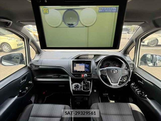 Toyota VOXY 2020-07 8369664-1