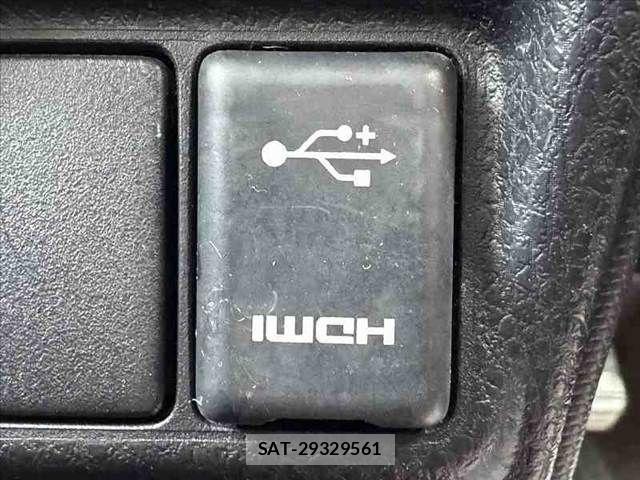 Toyota VOXY 2020-07 8369664-29