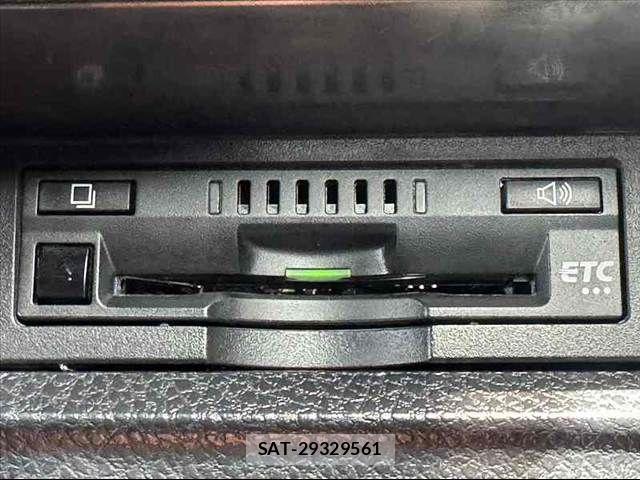 Toyota VOXY 2020-07 8369664-6