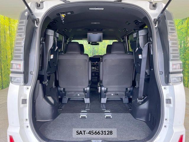 Toyota VOXY 2019-07 8369665-10