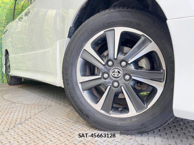 Toyota VOXY 2019-07 8369665-12