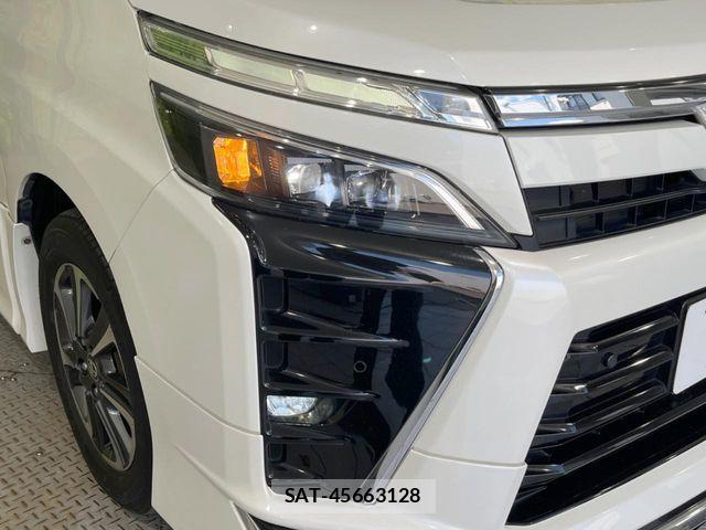 Toyota VOXY 2019-07 8369665-13