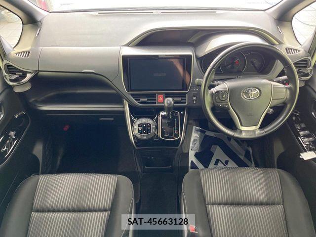 Toyota VOXY 2019-07 8369665-1