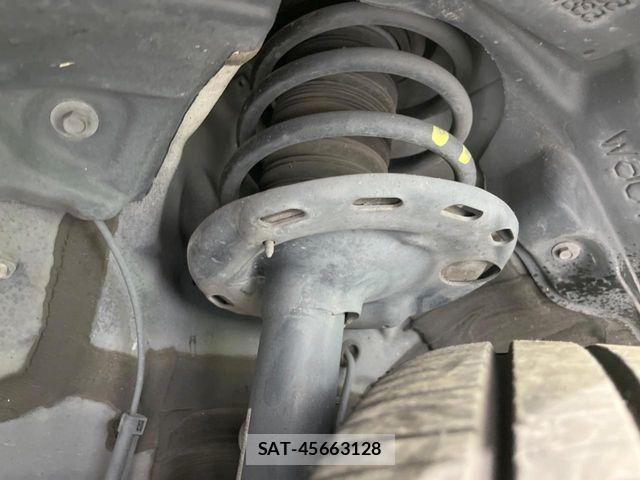 Toyota VOXY 2019-07 8369665-19