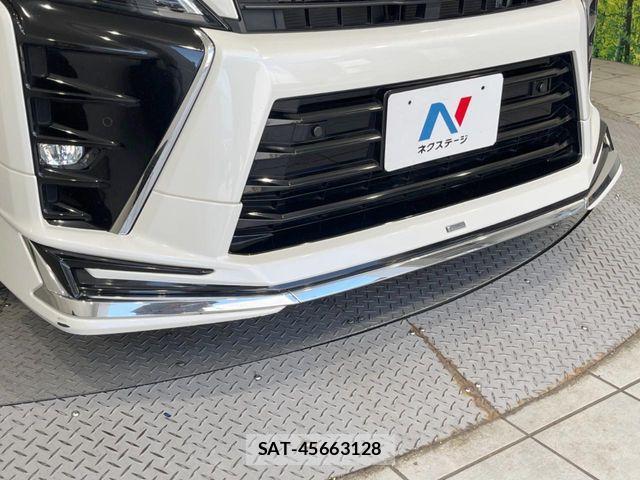 Toyota VOXY 2019-07 8369665-2