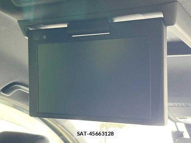 Toyota VOXY 2019-07 8369665-3