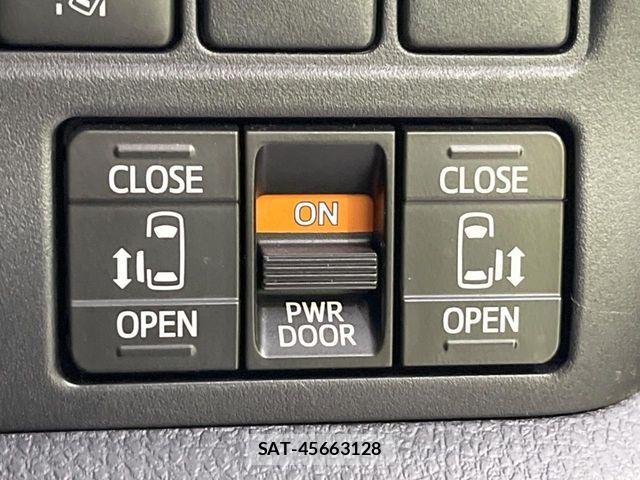 Toyota VOXY 2019-07 8369665-6