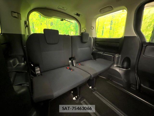 Toyota VOXY 2016-01 8369677-10