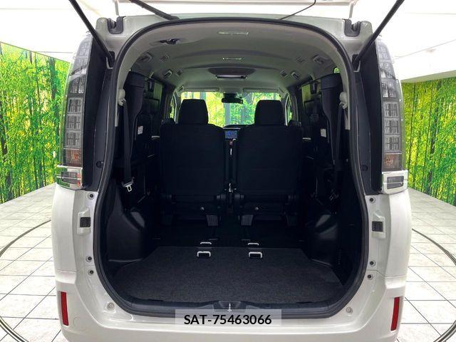 Toyota VOXY 2016-01 8369677-11