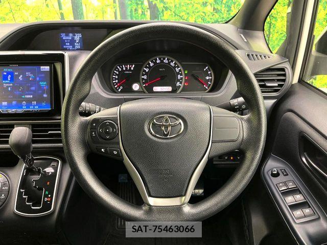 Toyota VOXY 2016-01 8369677-12