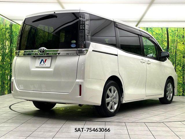Toyota VOXY 2016-01 8369677-18