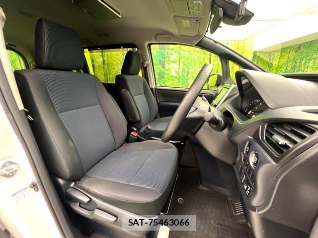 Toyota VOXY 2016-01 8369677-8