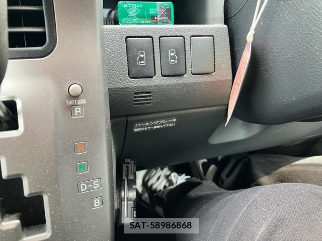 Toyota VOXY 2007-07 8369693-11