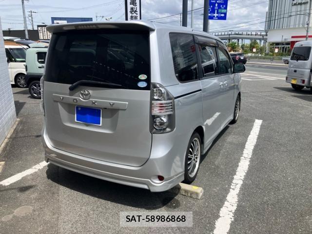 Toyota VOXY 2007-07 8369693-2