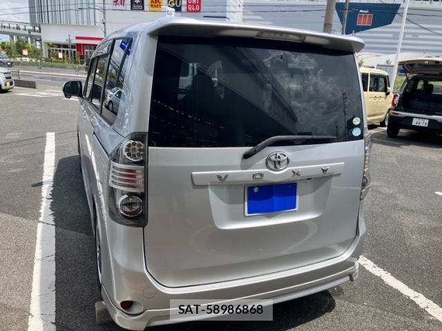 Toyota VOXY 2007-07 8369693-3
