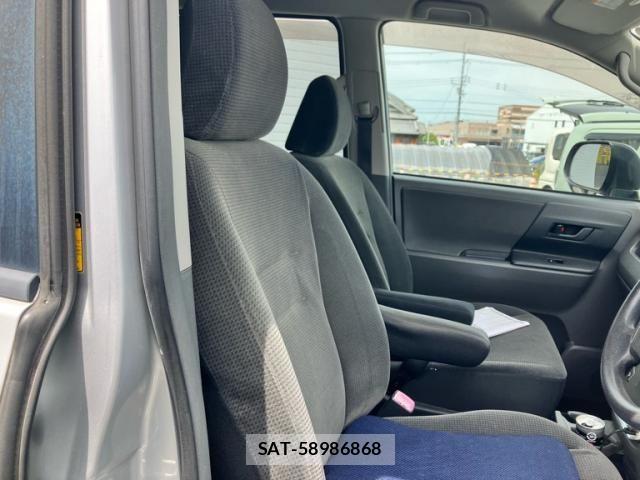 Toyota VOXY 2007-07 8369693-6