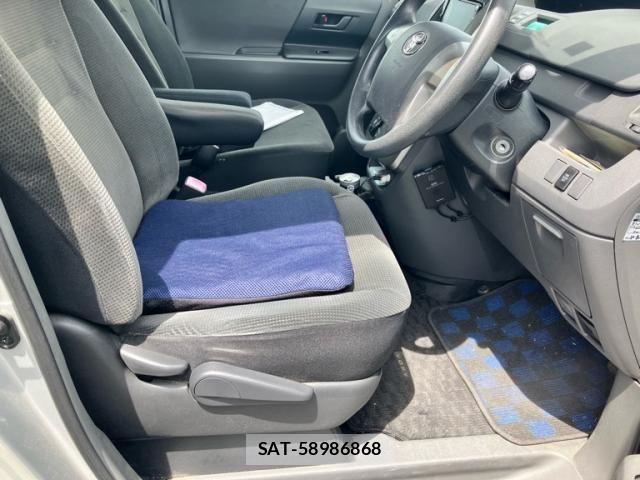 Toyota VOXY 2007-07 8369693-7