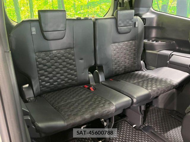 Toyota VOXY 2023-08 8369652-9