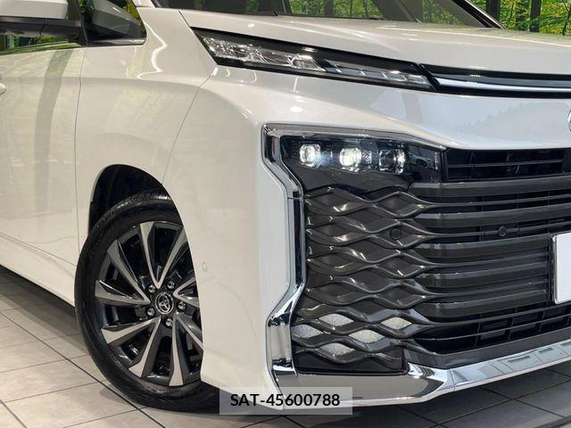 Toyota VOXY 2023-08 8369652-12