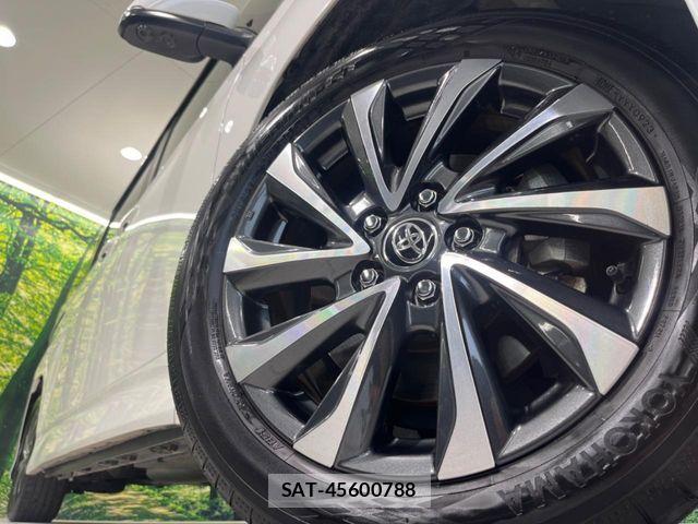 Toyota VOXY 2023-08 8369652-13