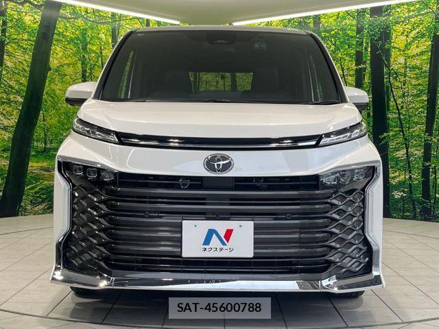 Toyota VOXY 2023-08 8369652-14