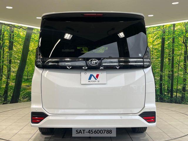 Toyota VOXY 2023-08 8369652-15