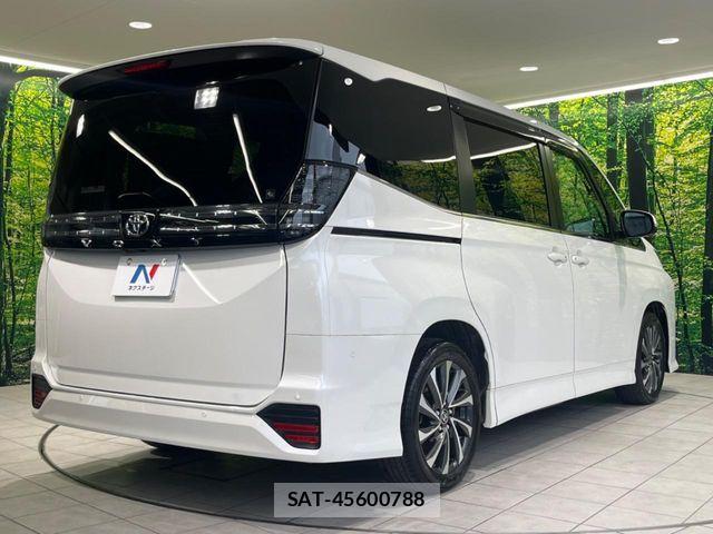 Toyota VOXY 2023-08 8369652-17