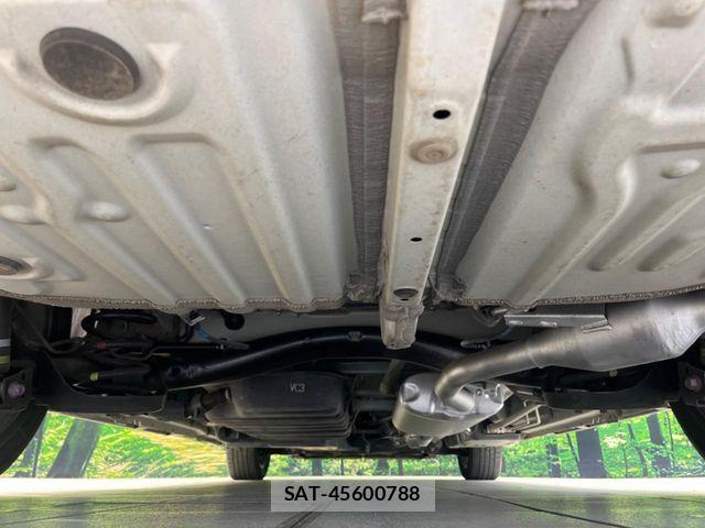 Toyota VOXY 2023-08 8369652-19