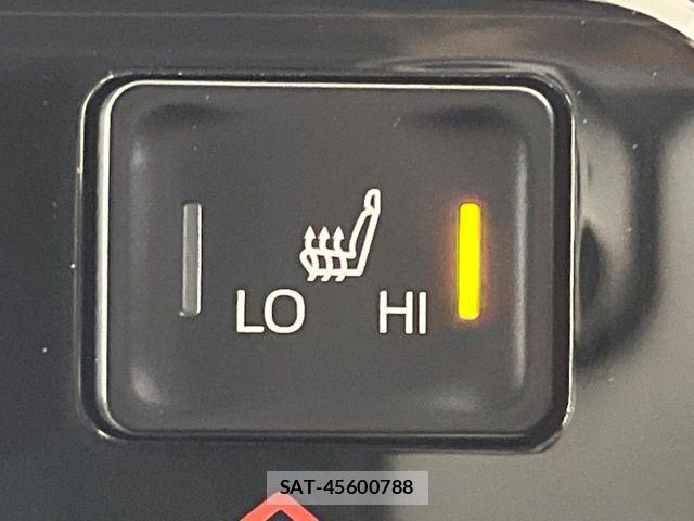 Toyota VOXY 2023-08 8369652-4