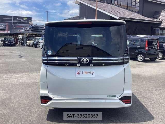 Toyota VOXY 2023-05 8369653-10