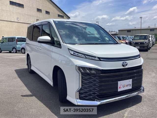 Toyota VOXY 2023-05 8369653-11