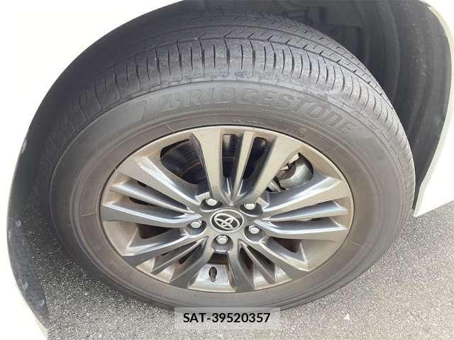 Toyota VOXY 2023-05 8369653-12