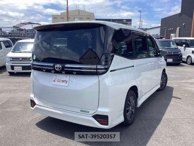 Toyota VOXY 2023-05 8369653-7