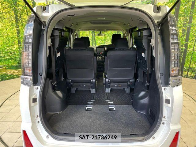 Toyota VOXY 2014-12 8369679-10