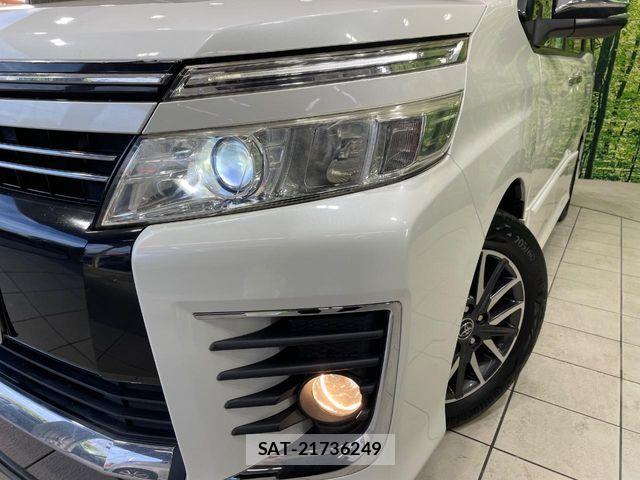 Toyota VOXY 2014-12 8369679-12
