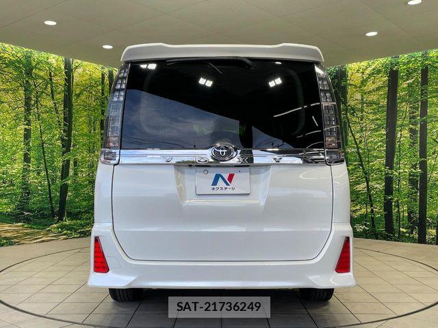 Toyota VOXY 2014-12 8369679-15