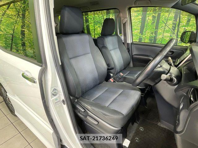 Toyota VOXY 2014-12 8369679-7