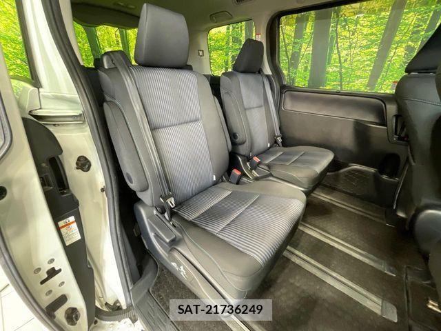 Toyota VOXY 2014-12 8369679-8