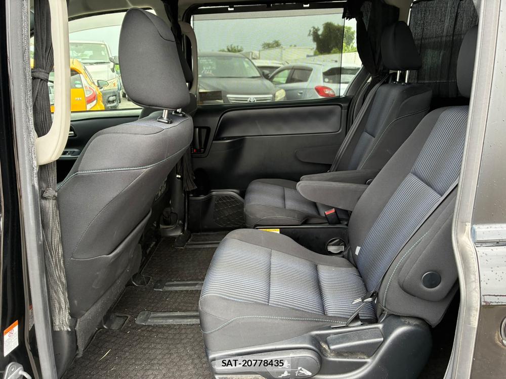 Toyota VOXY HYBRID 2016-04 8312114-9