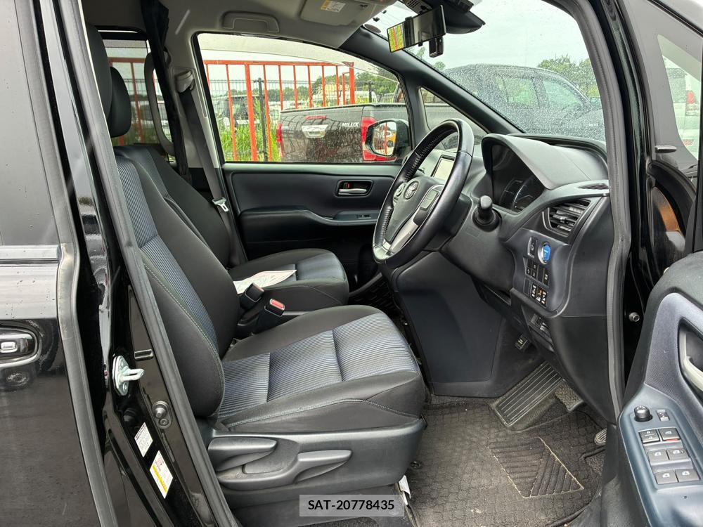 Toyota VOXY HYBRID 2016-04 8312114-11